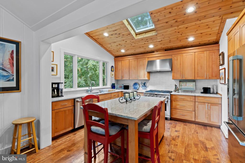 1428 RAVINE WAY