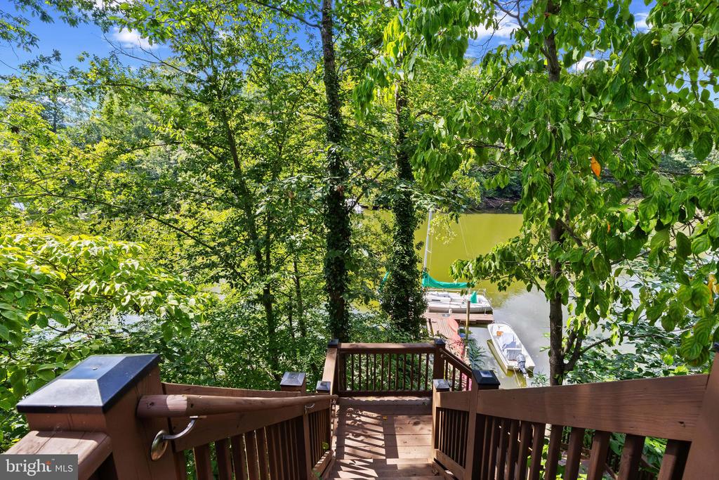 1428 RAVINE WAY
