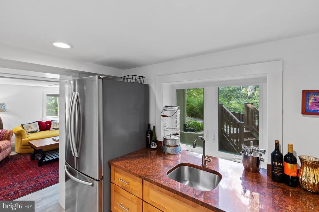 1428 RAVINE WAY
