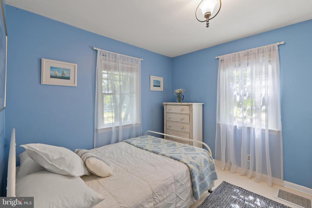 303 EPPING WAY