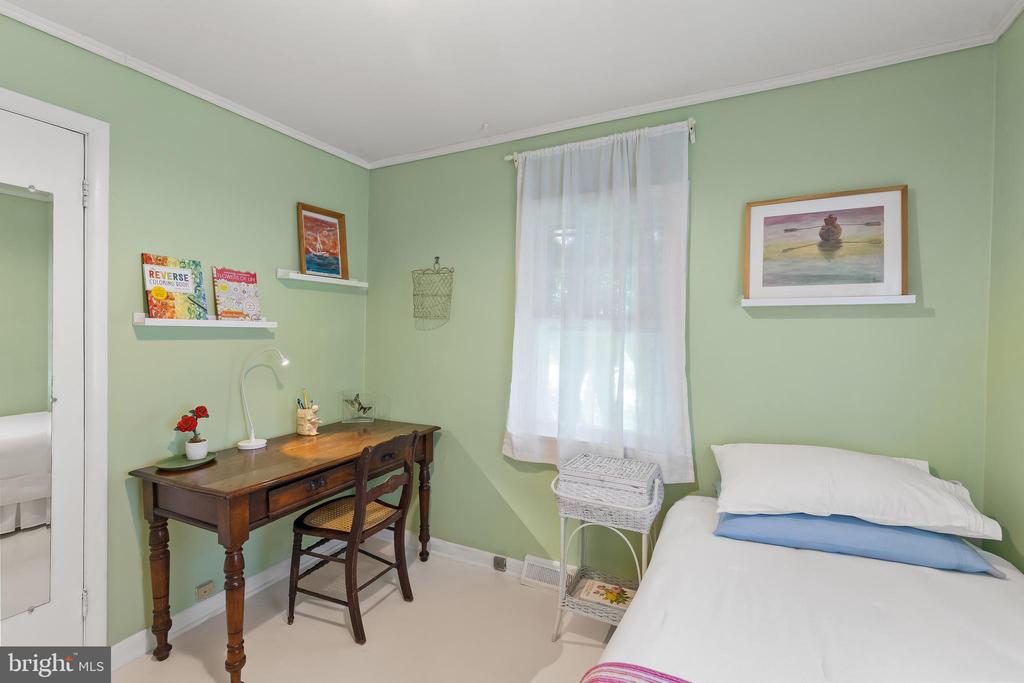 303 EPPING WAY