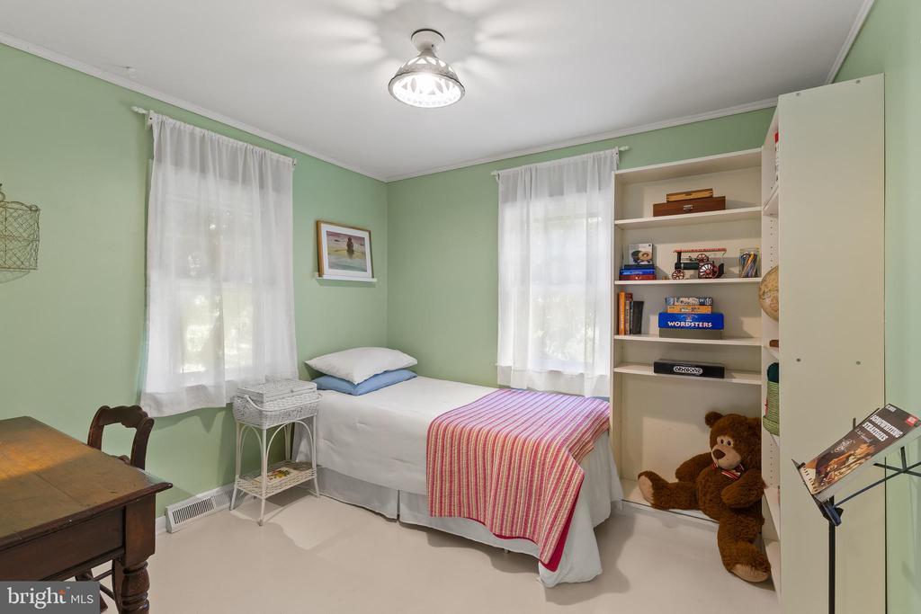 303 EPPING WAY