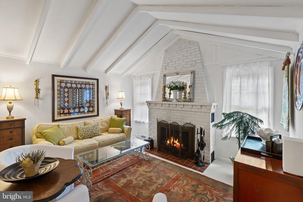 303 EPPING WAY