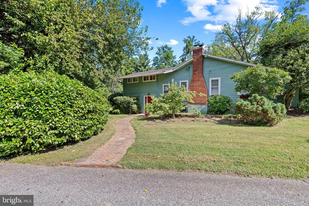 303 EPPING WAY