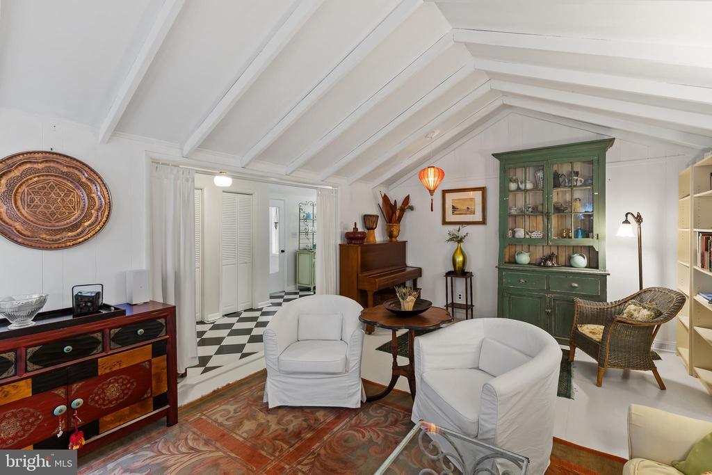 303 EPPING WAY