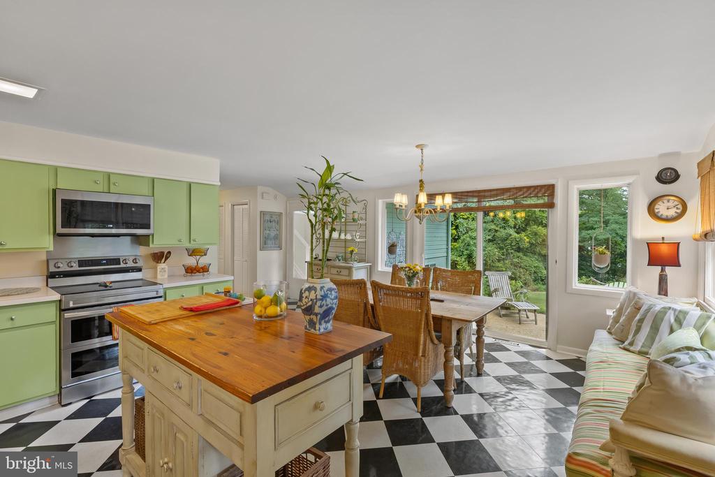 303 EPPING WAY