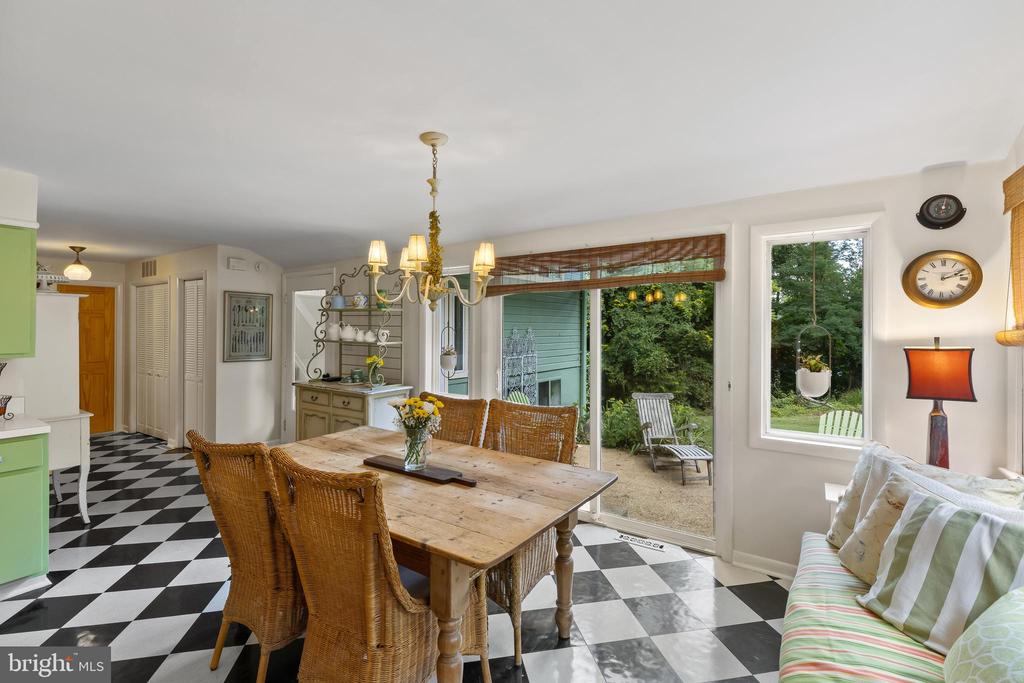 303 EPPING WAY