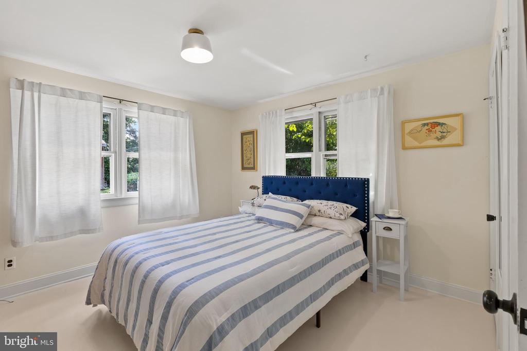 303 EPPING WAY