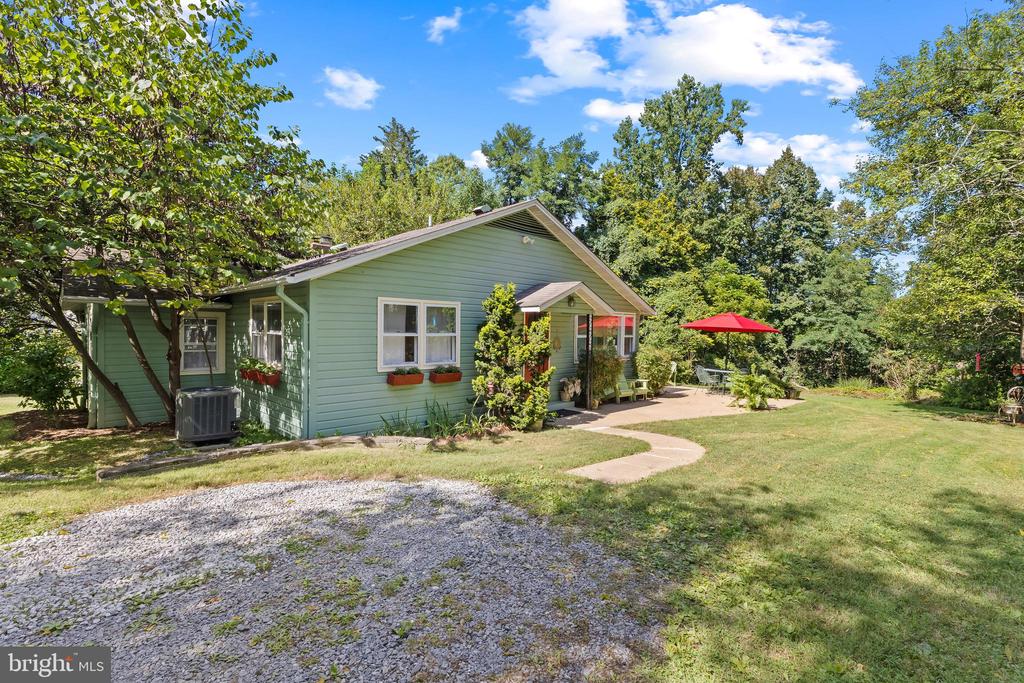 303 EPPING WAY