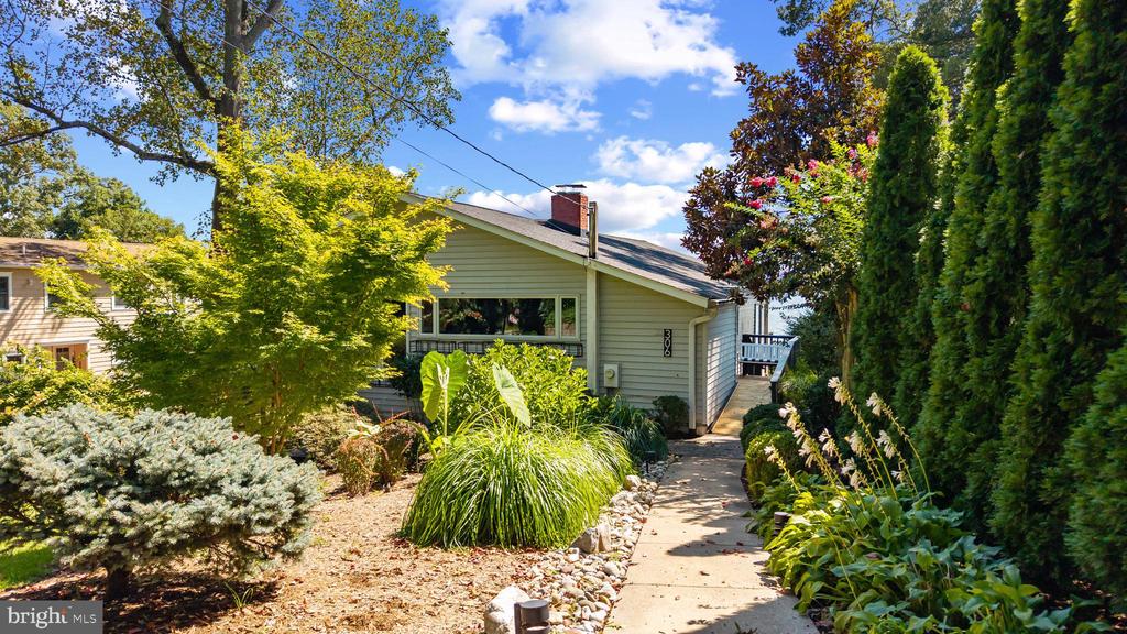 306 E FOREST TRAIL