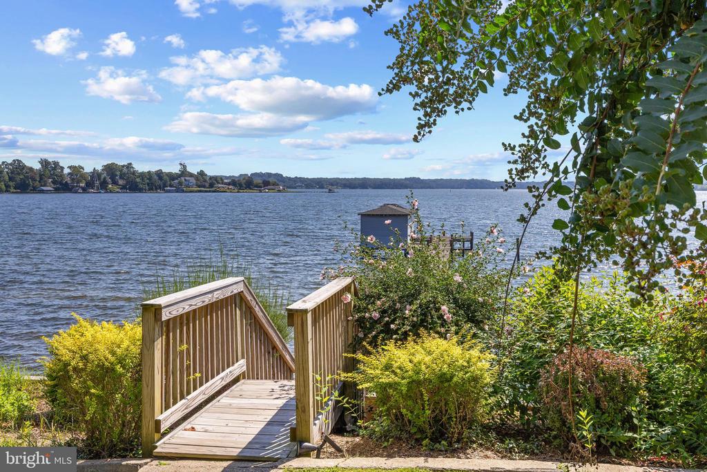 306 E FOREST TRAIL