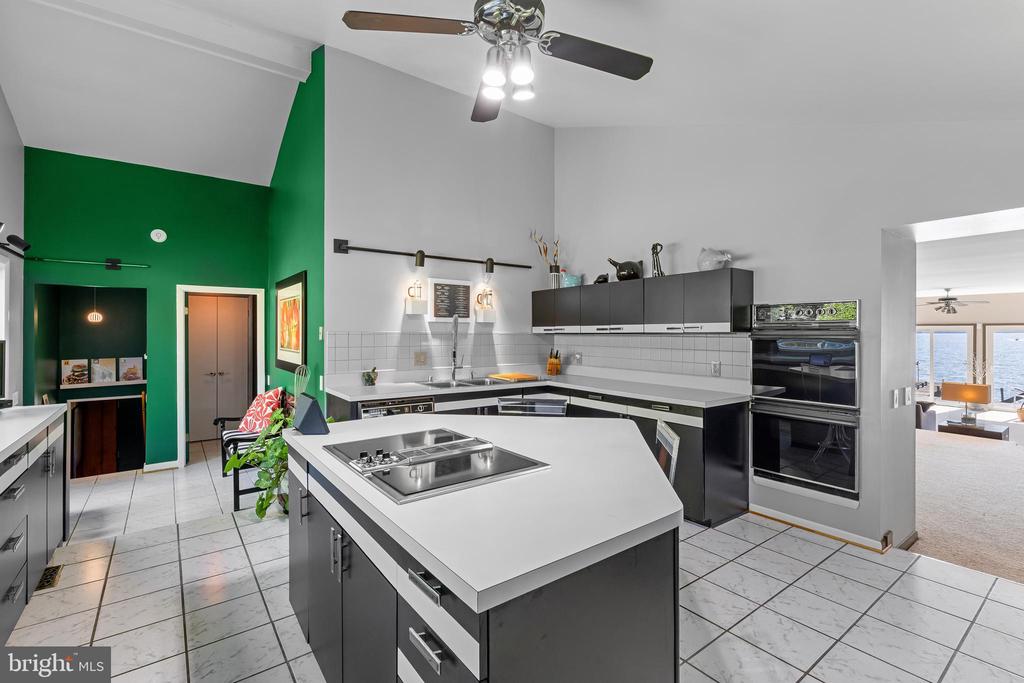 306 E FOREST TRAIL