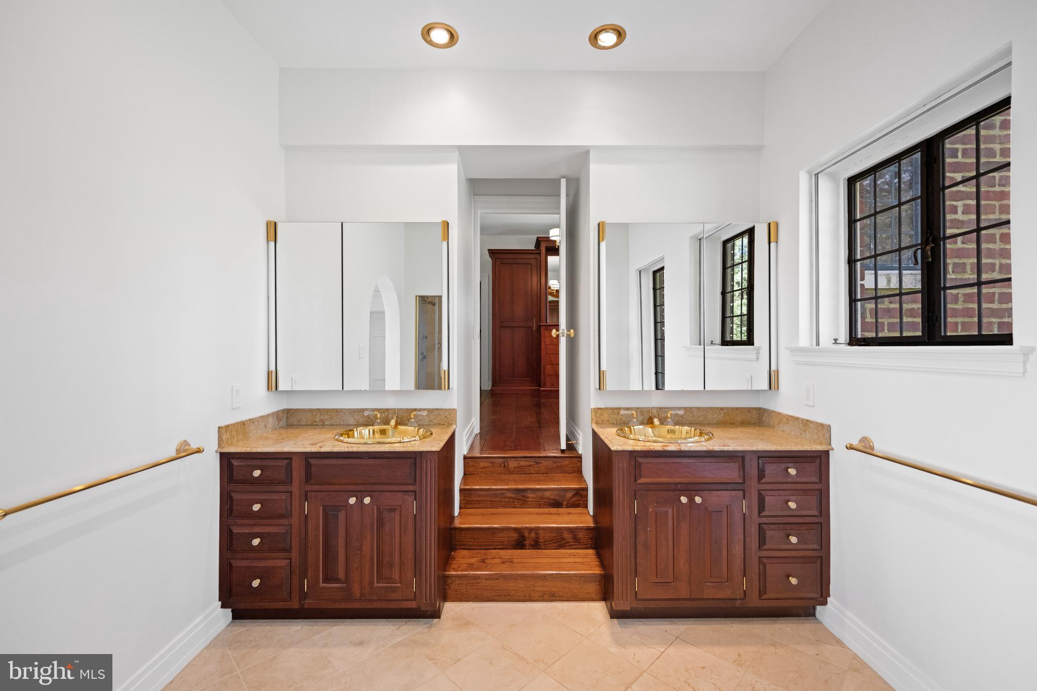 1002 ST HELENA ISLAND