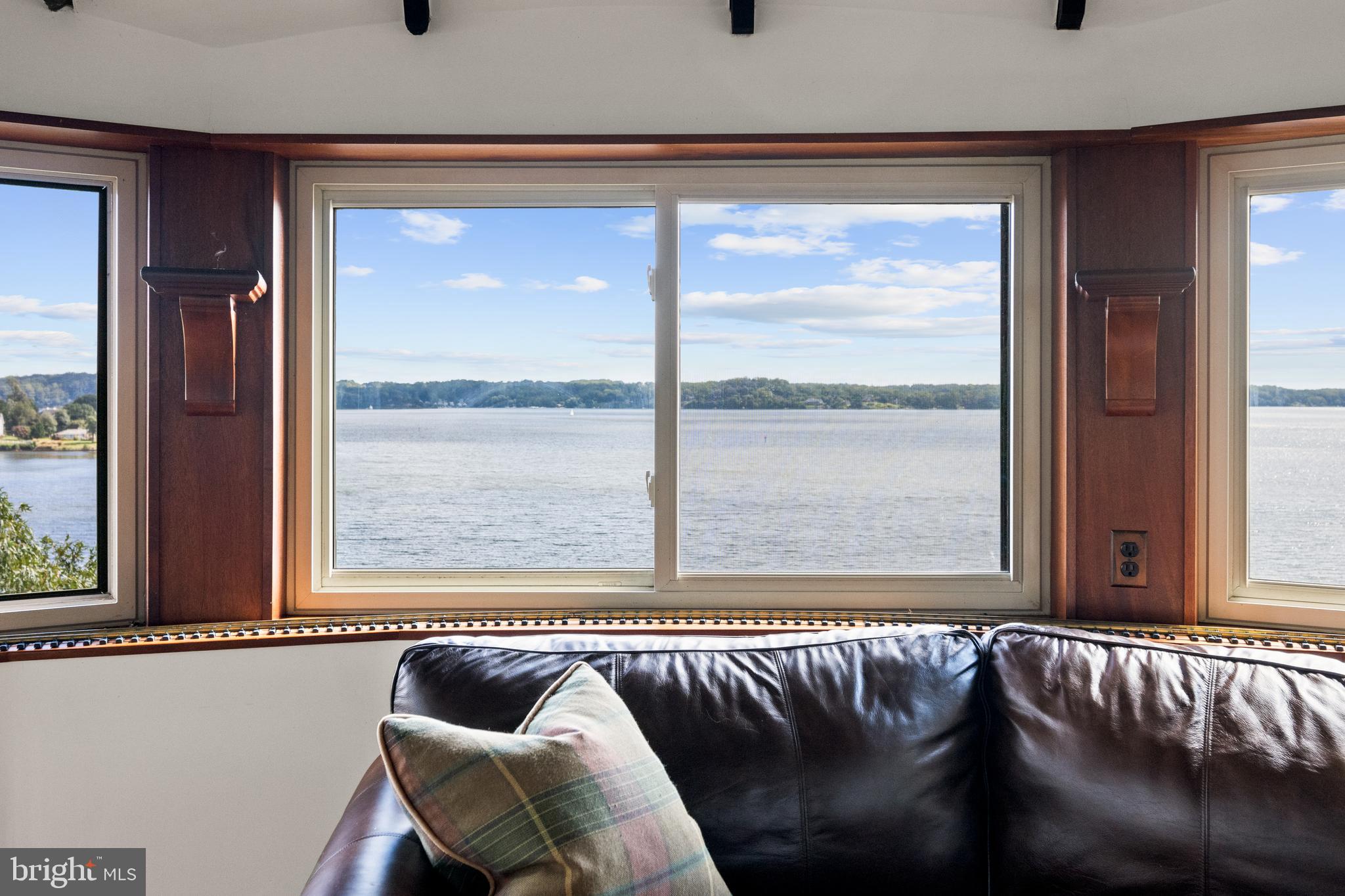 1002 ST HELENA ISLAND