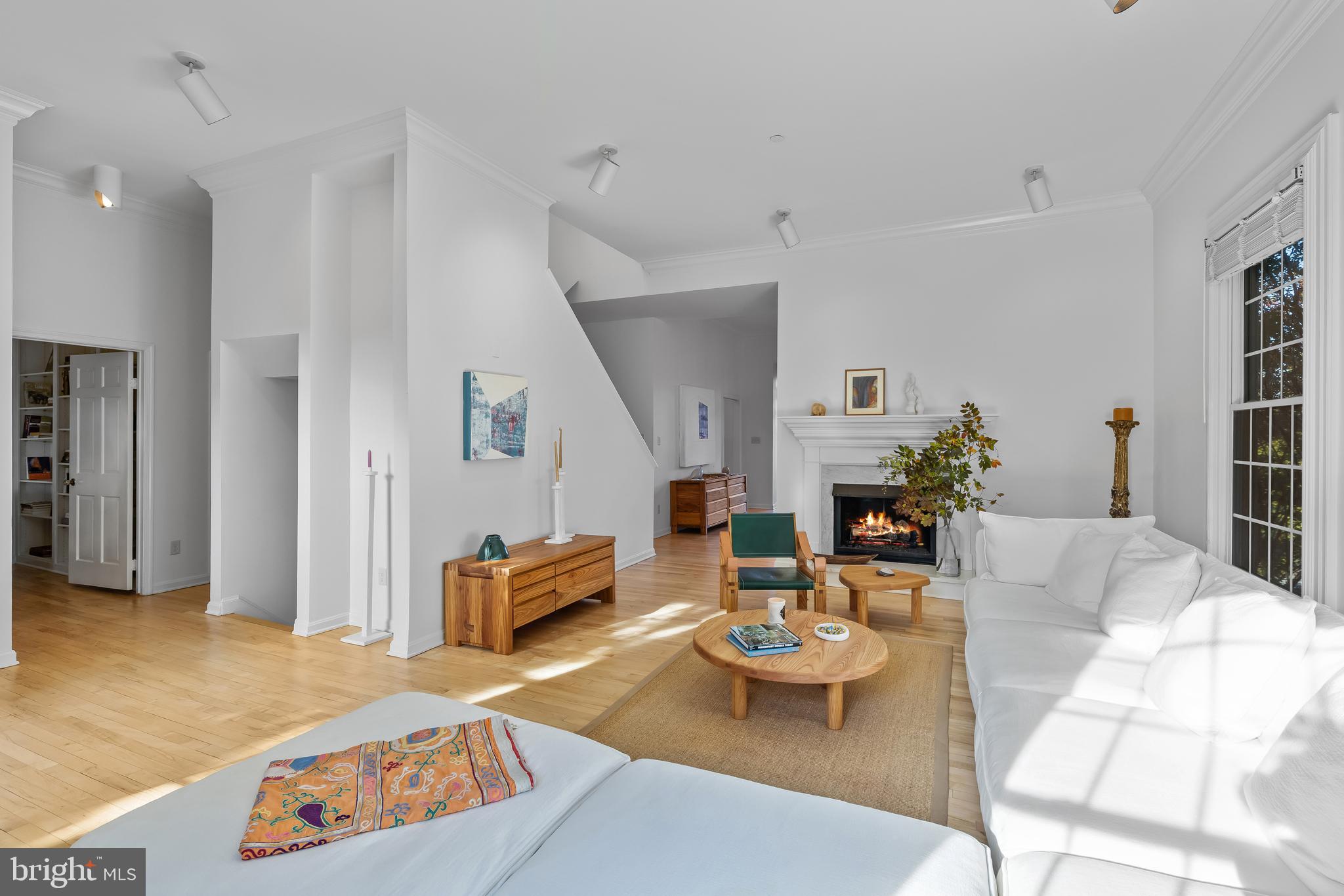 2 SOUTHGATE AVENUE 10