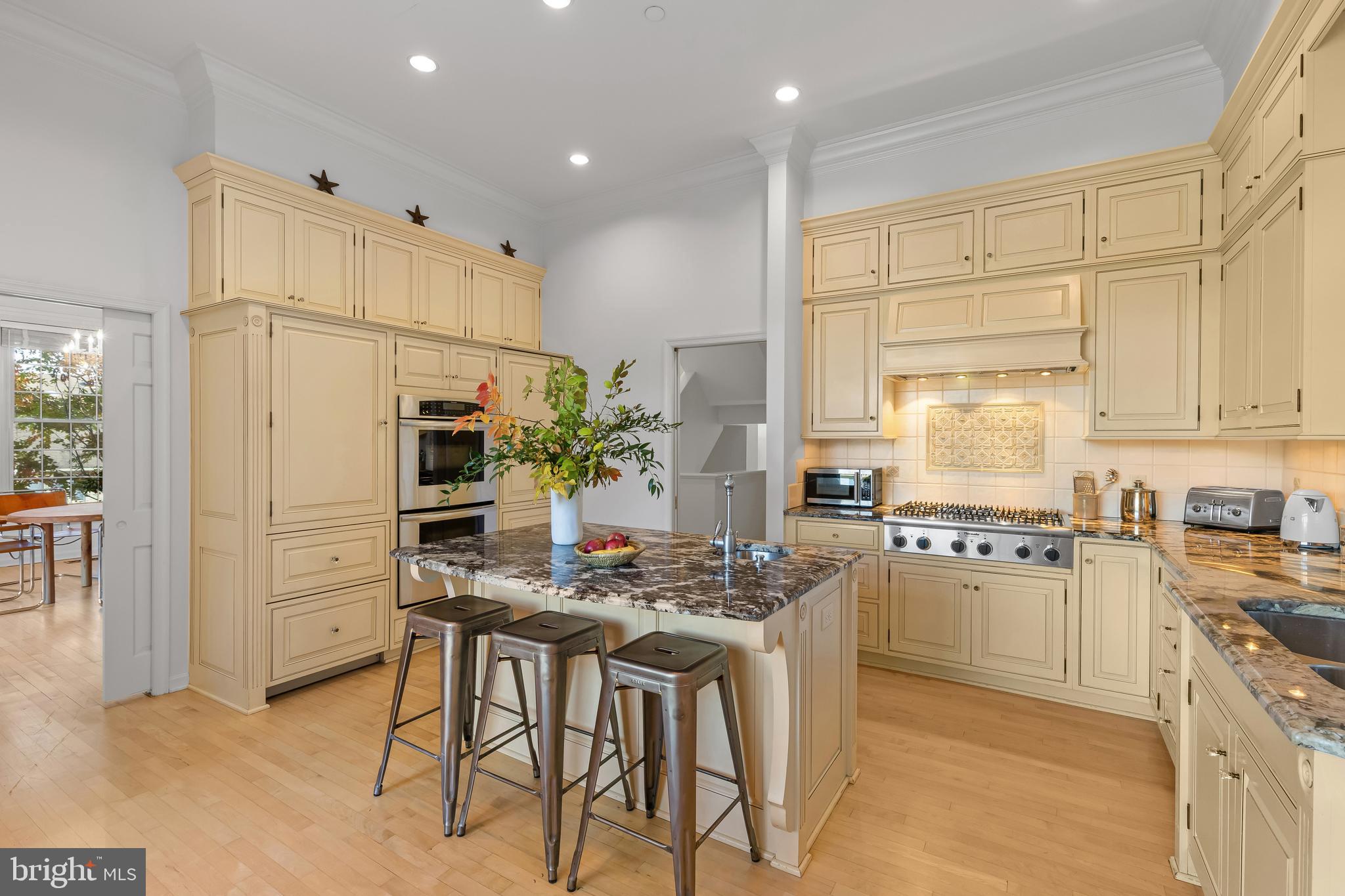 2 SOUTHGATE AVENUE 10