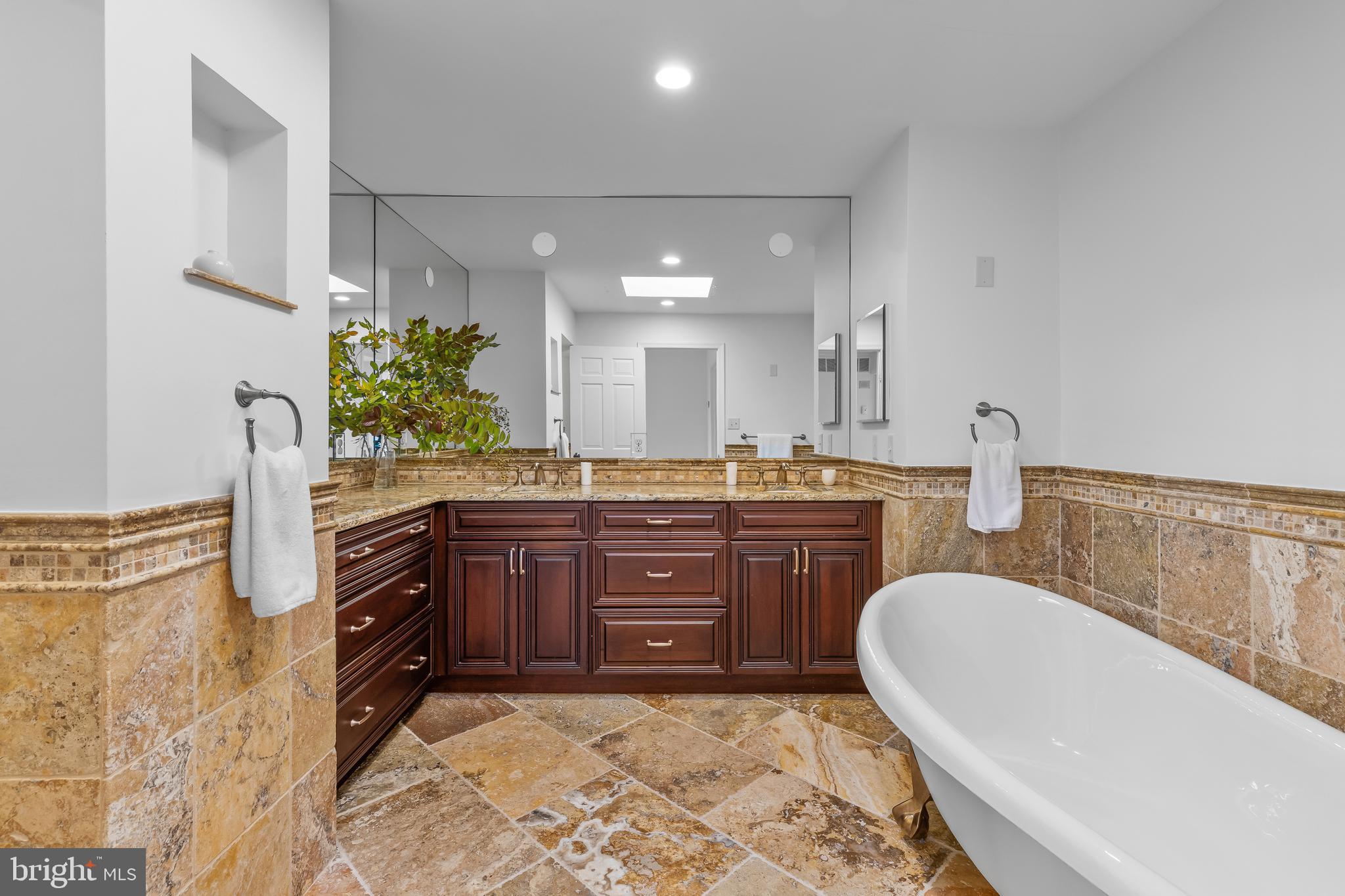 2 SOUTHGATE AVENUE 10