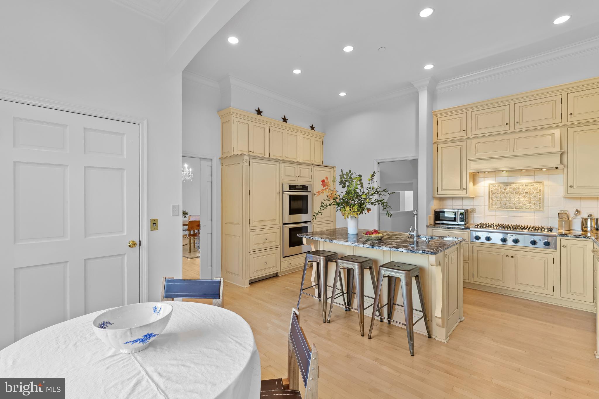 2 SOUTHGATE AVENUE 10