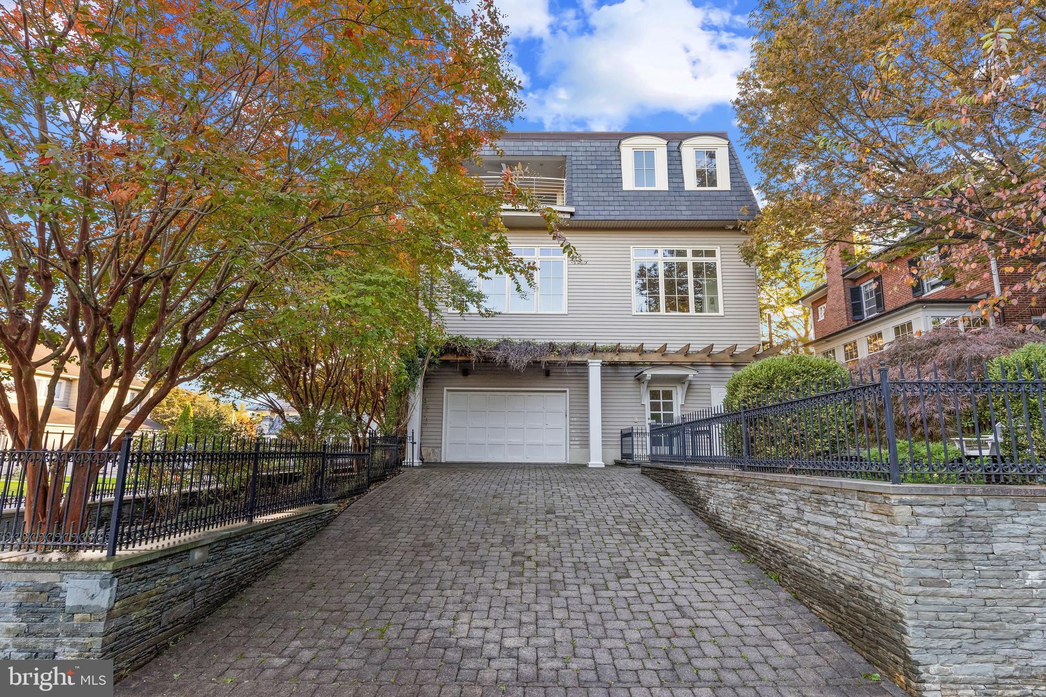 2 SOUTHGATE AVENUE 10