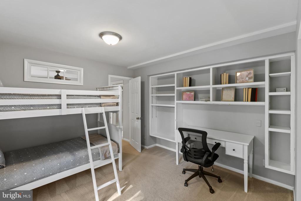 319 EPPING WAY