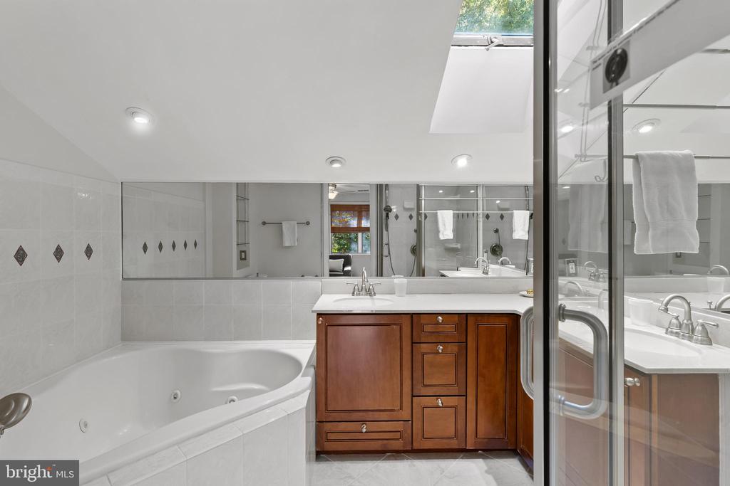 319 EPPING WAY