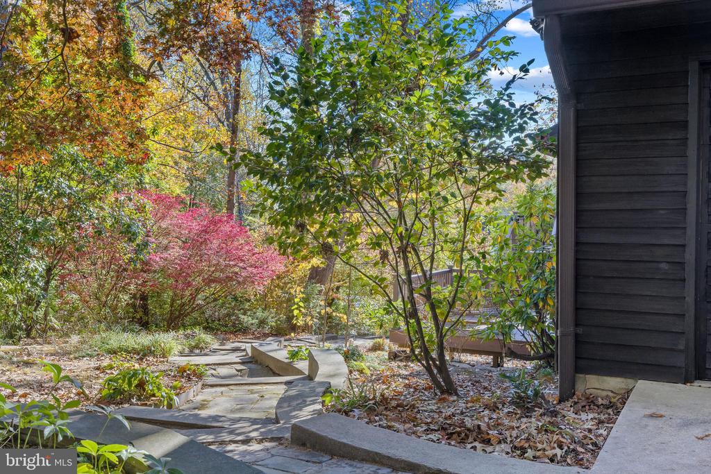 319 EPPING WAY