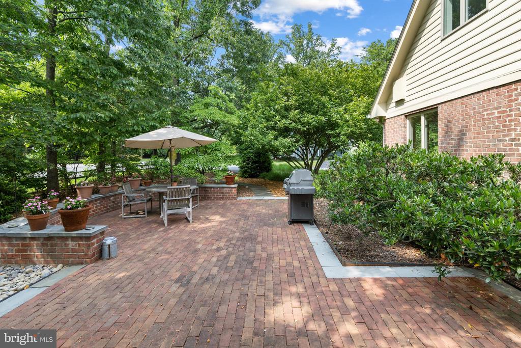 301 EATONS LANDING DRIVE