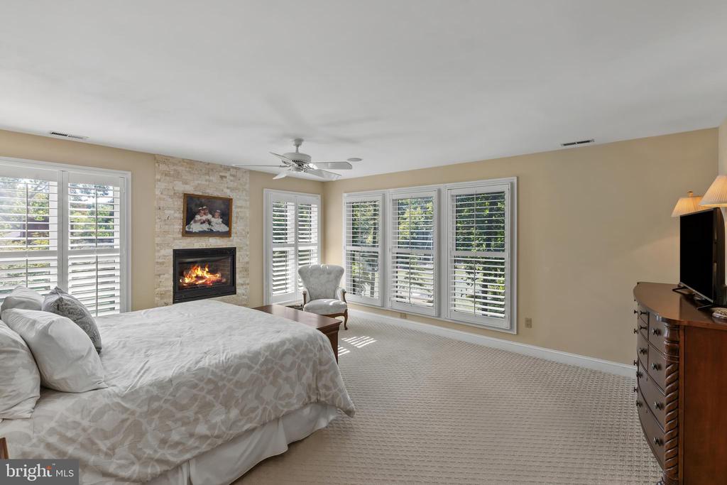 LAKE OGELTON WATERFRONT | 2656 QUEEN ANNE CIRCLE A