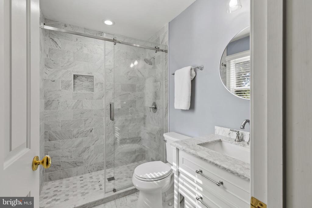 LAKE OGELTON WATERFRONT | 2656 QUEEN ANNE CIRCLE A