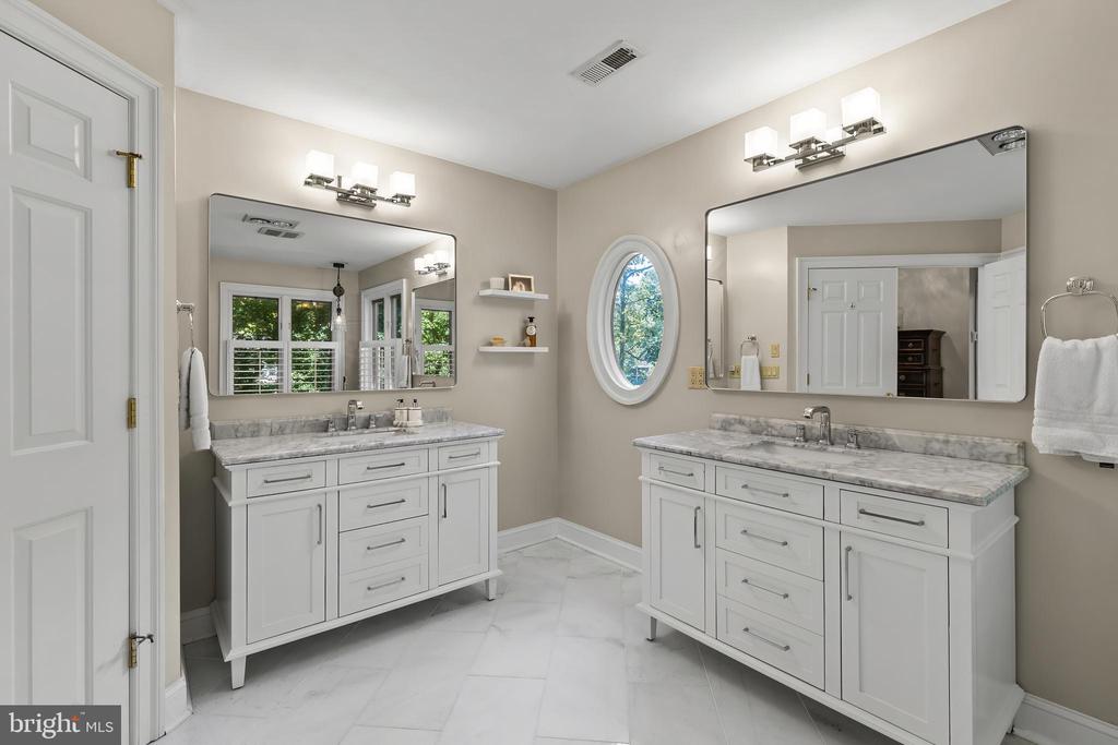 LAKE OGELTON WATERFRONT | 2656 QUEEN ANNE CIRCLE A
