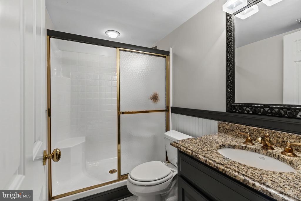 LAKE OGELTON WATERFRONT | 2656 QUEEN ANNE CIRCLE A