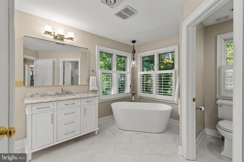 LAKE OGELTON WATERFRONT | 2656 QUEEN ANNE CIRCLE A