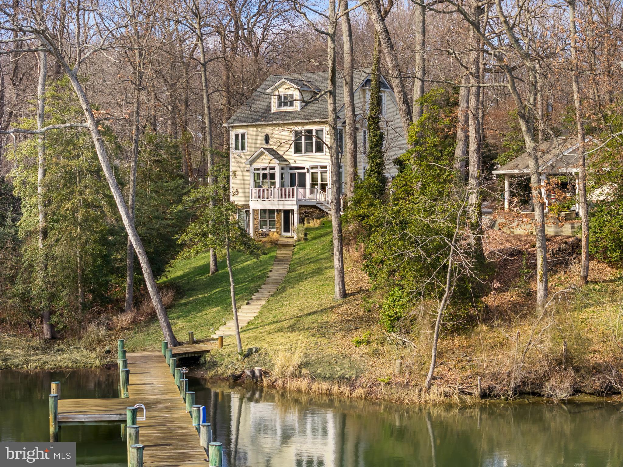 LAKE OGELTON WATERFRONT | 2656 QUEEN ANNE CIRCLE A