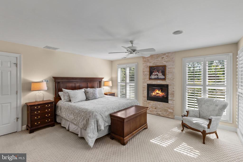 LAKE OGELTON WATERFRONT | 2656 QUEEN ANNE CIRCLE A