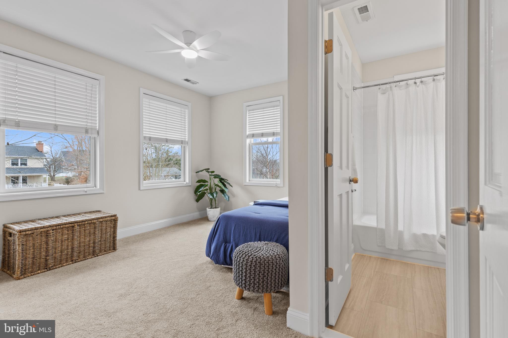 HILLSMERE | 133 LAKE VIEW DRIVE