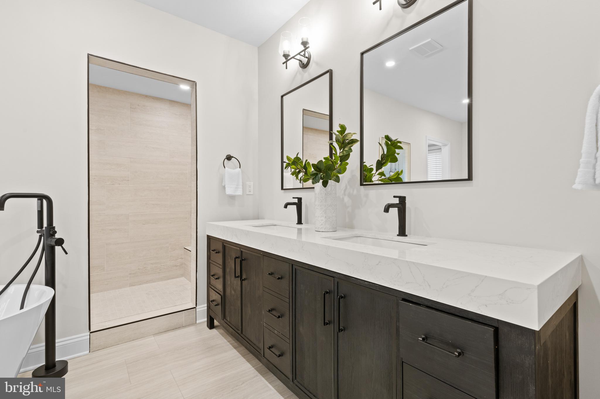 HILLSMERE | 133 LAKE VIEW DRIVE