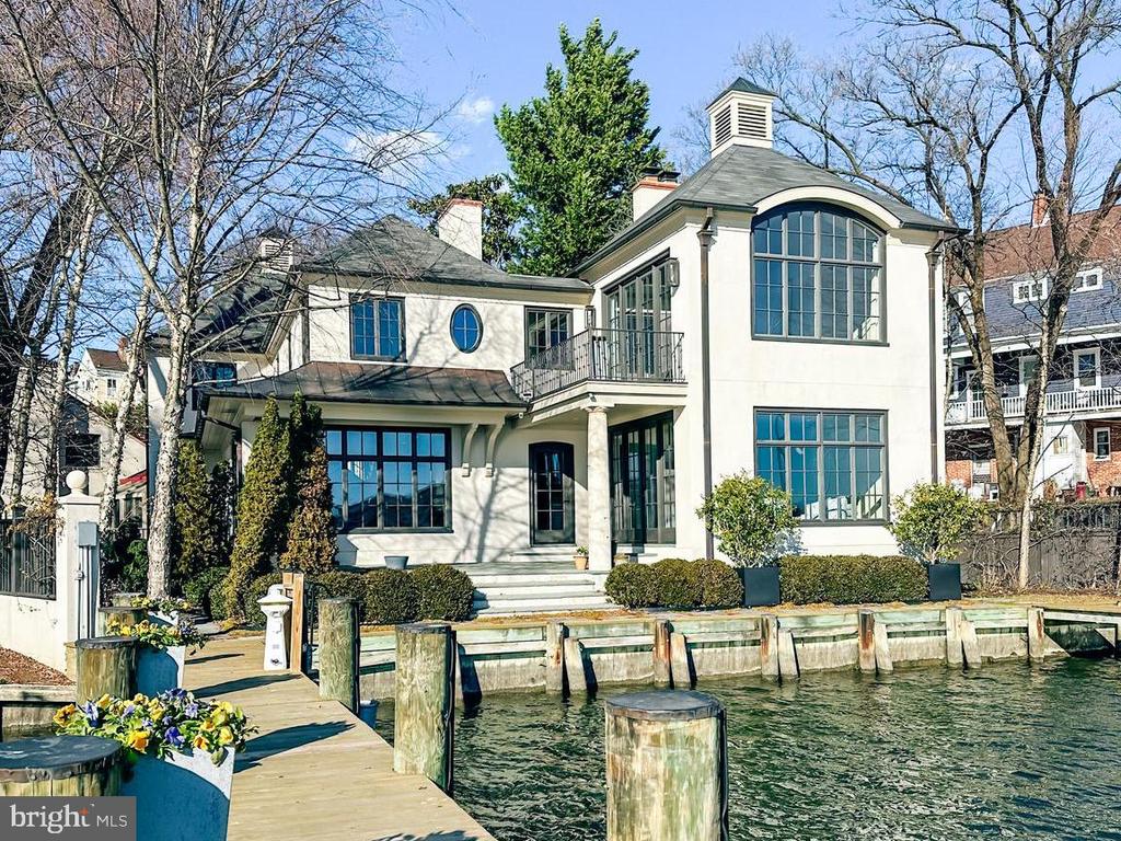 DOWNTOWN ANNAPOLIS WATERFRONT | 1 SHIPWRIGHT HARBOR