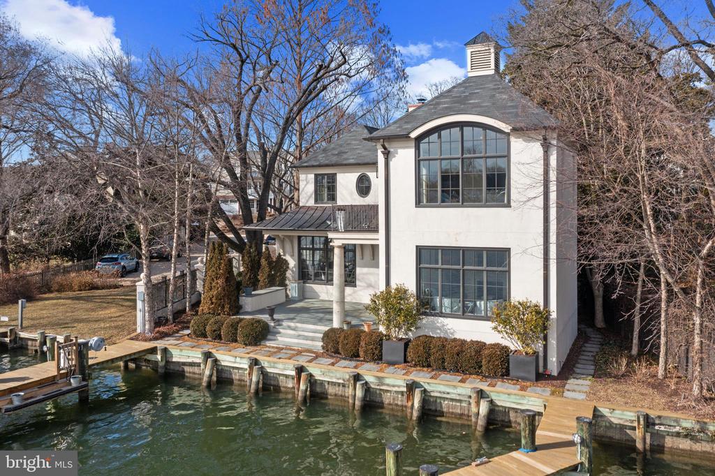 DOWNTOWN ANNAPOLIS WATERFRONT | 1 SHIPWRIGHT HARBOR