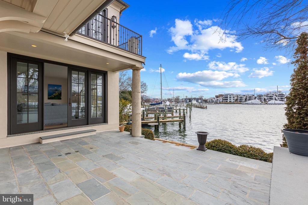 DOWNTOWN ANNAPOLIS WATERFRONT | 1 SHIPWRIGHT HARBOR