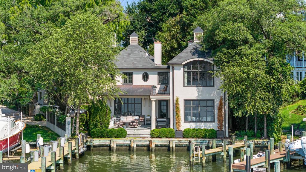 DOWNTOWN ANNAPOLIS WATERFRONT | 1 SHIPWRIGHT HARBOR