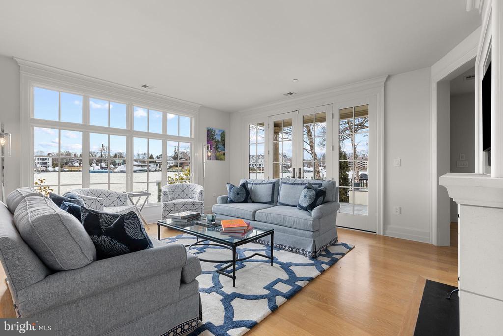 DOWNTOWN ANNAPOLIS WATERFRONT | 1 SHIPWRIGHT HARBOR