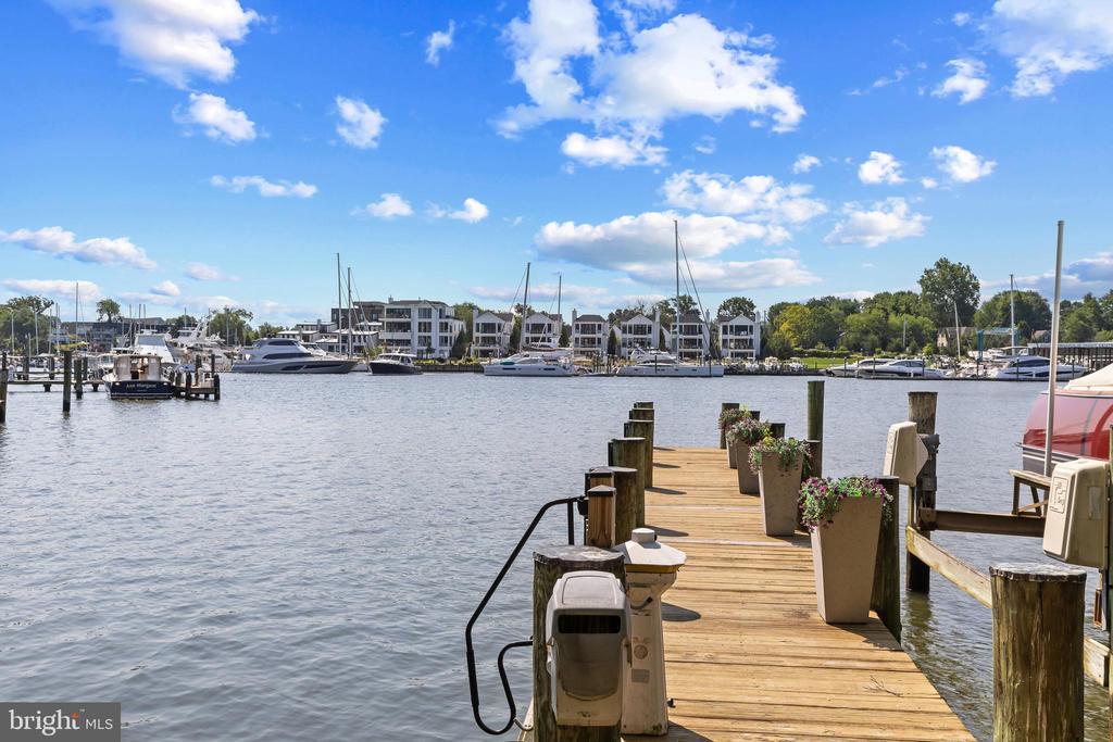 DOWNTOWN ANNAPOLIS WATERFRONT | 1 SHIPWRIGHT HARBOR
