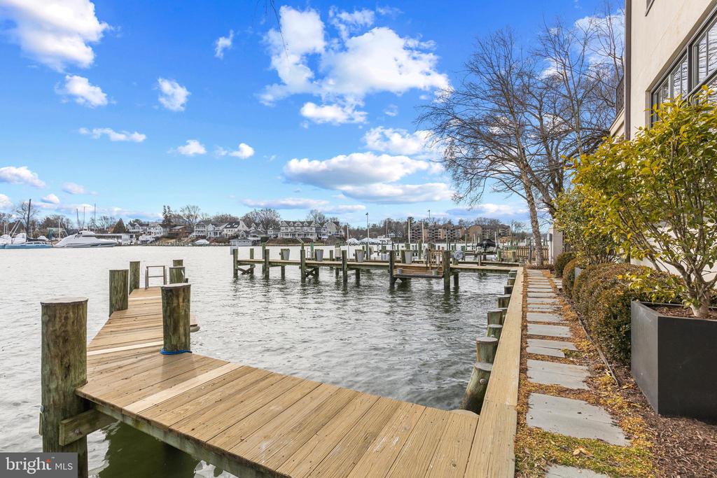 DOWNTOWN ANNAPOLIS WATERFRONT | 1 SHIPWRIGHT HARBOR