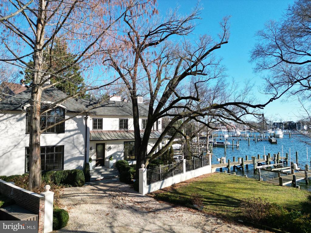 DOWNTOWN ANNAPOLIS WATERFRONT | 1 SHIPWRIGHT HARBOR