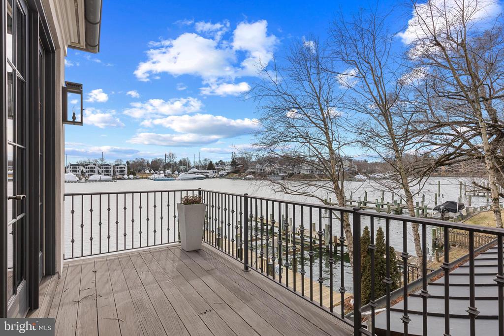 DOWNTOWN ANNAPOLIS WATERFRONT | 1 SHIPWRIGHT HARBOR