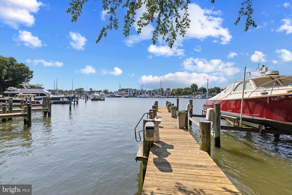 DOWNTOWN ANNAPOLIS WATERFRONT | 1 SHIPWRIGHT HARBOR