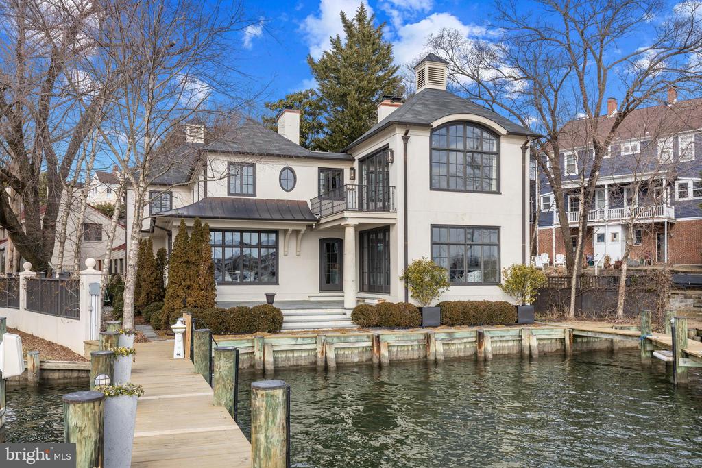 DOWNTOWN ANNAPOLIS WATERFRONT | 1 SHIPWRIGHT HARBOR