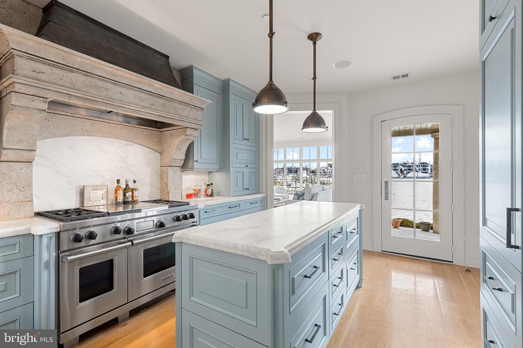 DOWNTOWN ANNAPOLIS WATERFRONT | 1 SHIPWRIGHT HARBOR