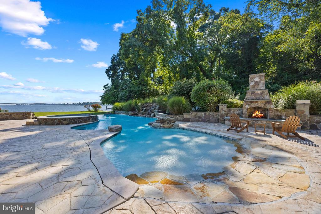 SEVERN RIVER WATERFRONT | 125 S WINCHESTER ROAD