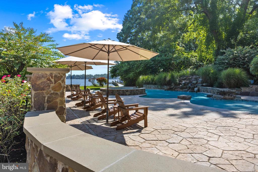 SEVERN RIVER WATERFRONT | 125 S WINCHESTER ROAD